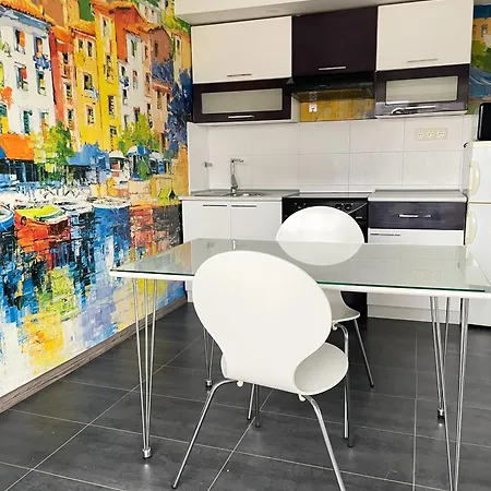 Modern - Location *
